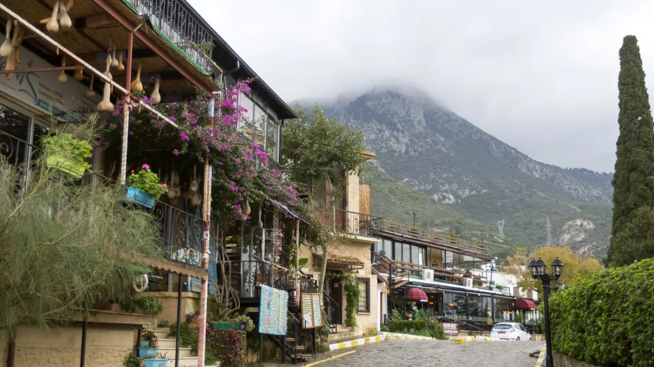 Girne (Kyrenia): Yaşam ve Yatırım için Şehir ve Emlak Rehberi