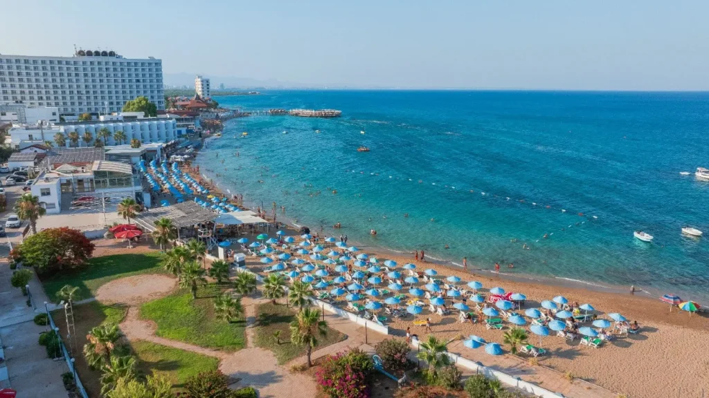 Famagusta: Przewodnik po mieście i nieruchomościach dla życia i możliwości inwestycyjnych